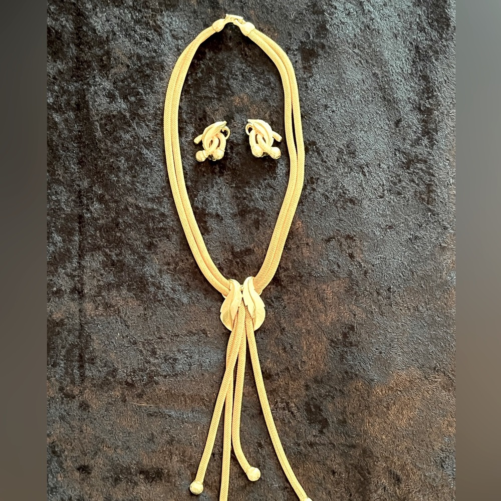 Matching necklace and earring set. Beautifully made costume jewelry.